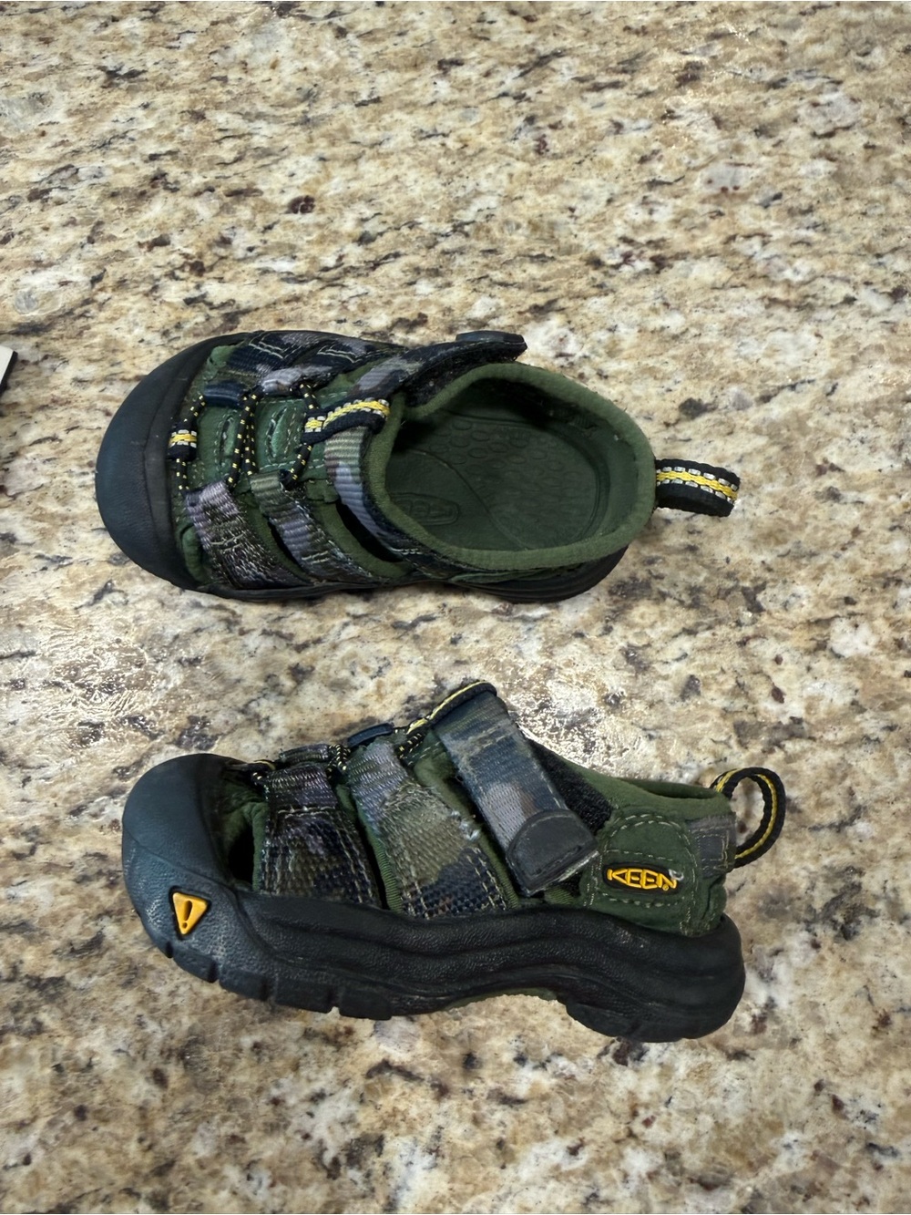 KEEN Kids Green and Black Camouflage Outdoor Sandals Baby/ Toddler 4
